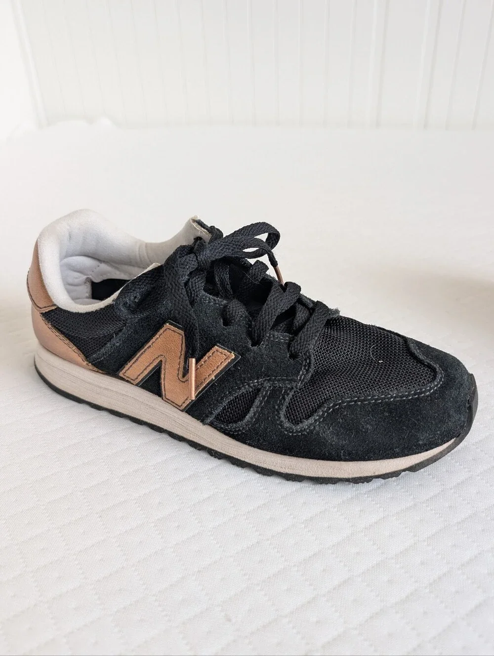 New Balance Womens 520 WL520SNC Black Rose Gold Sneakers Size 7.5 Suede Retro - Picture 1 of 16